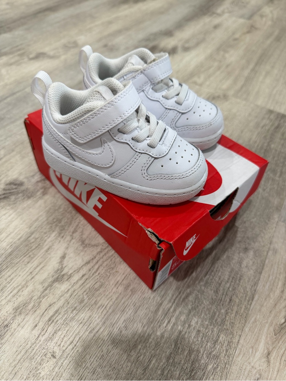 Nike Toddlers White Low-Top Sneakers with Velcro Strap